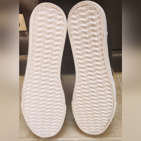 ShoeDazzle Platform Sneakers NIB - Picture 2 of 4